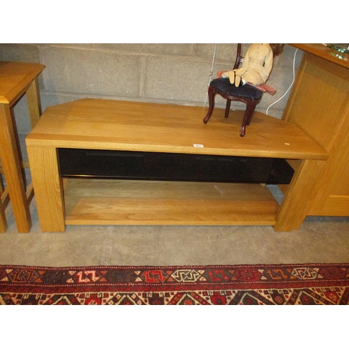 832 - Modern Oak Entertainment Unit, 120cm