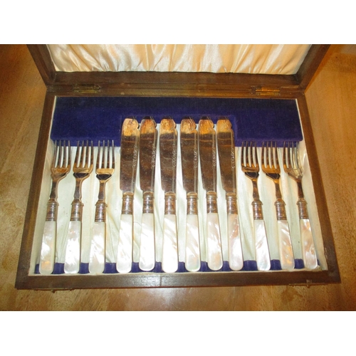 270 - Oak Case with 6 Pairs of Mother of Pearl Handle Fish Knives and Forks