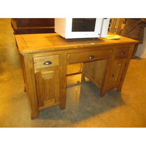 473 - Modern Oak Double Pedestal Desk, 136x59cm