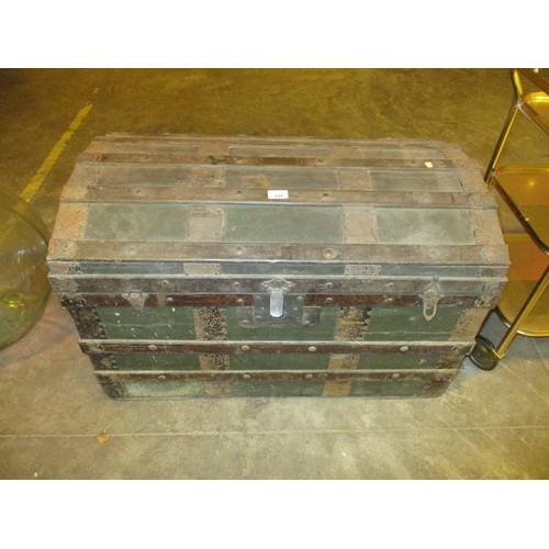 644 - Vintage Saratoga Trunk