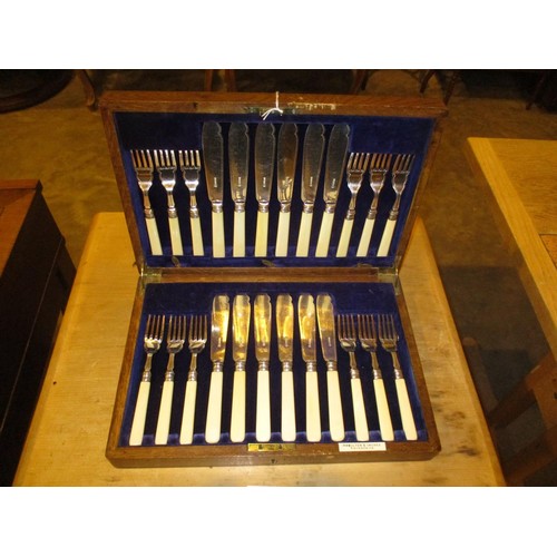 696 - Oak Canteen with 12 Pairs of Fish Knives and Forks with Hamilton and Inches Label