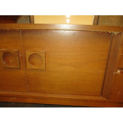 565 - Mid 20th Century Teak Sideboard, 151x40cm, 76cm h, some faults