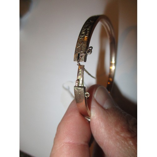 412 - Yellow Metal Bangle, 7.2g, with leather case