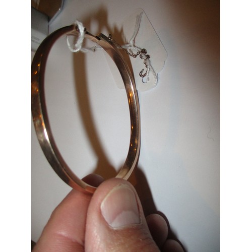 412 - Yellow Metal Bangle, 7.2g, with leather case