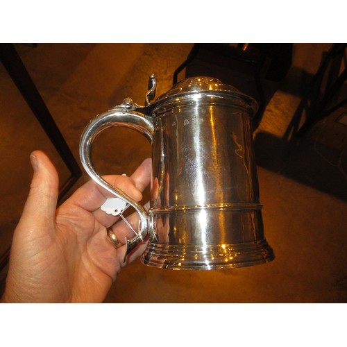 416 - 18th Century Silver Lidded Tankard, London 1733, Maker WD, 660g, 16cm h