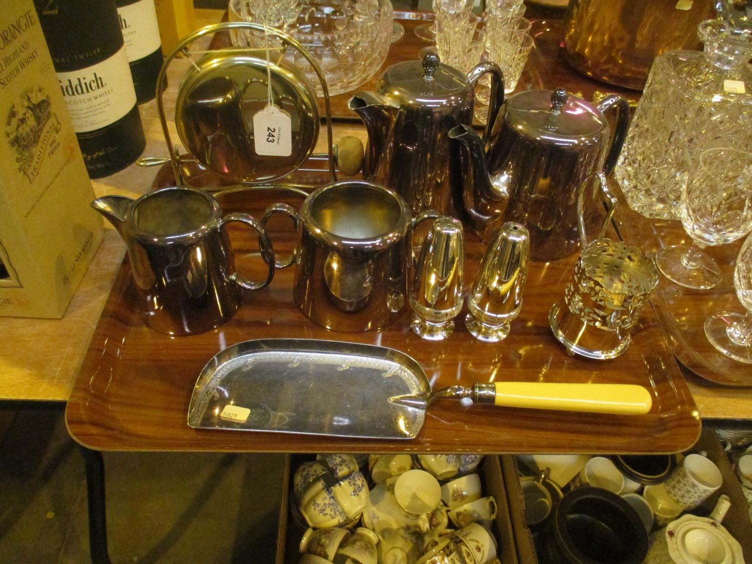 Hotel Plate 4 Piece Tea Service, Small Gong, Condiments and Crumb Scoop