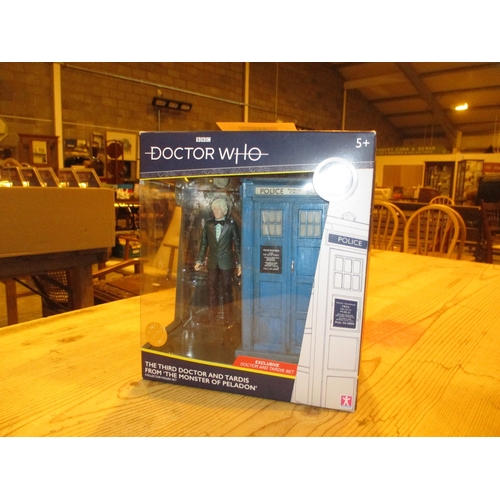 412 - Doctor Who The Third Doctor and Tardis From The Monster of Peladon