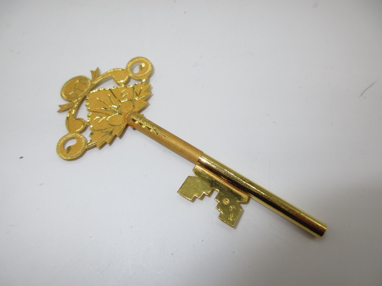 Eastern Key Stamped 24K, 11.28g