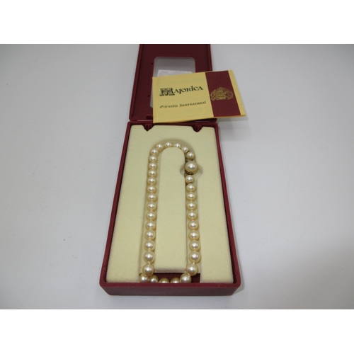 408 - Majorica Pearl Bead Necklace having a Silver Gilt Clasp