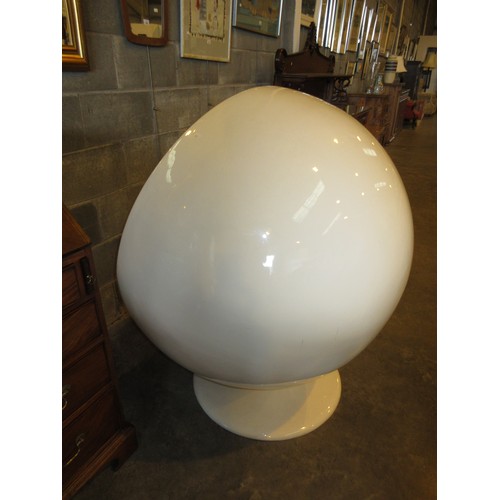 542 - After Henrik Thor-Larsen, Modern Egg Type Chair