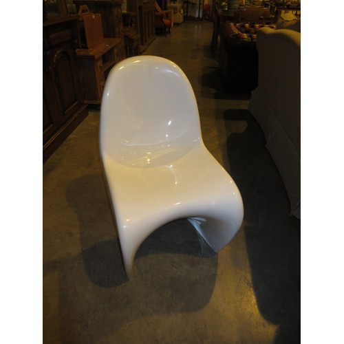 543 - After Verner Panton, Set of 4 S Form Stacking Chairs