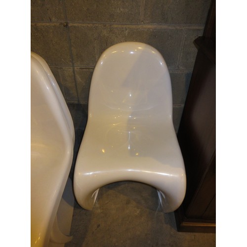 543 - After Verner Panton, Set of 4 S Form Stacking Chairs