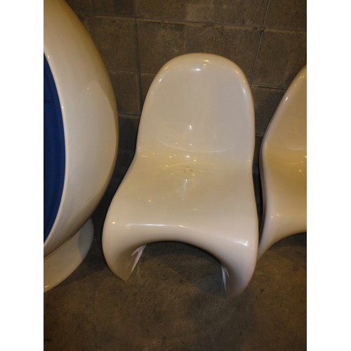 543 - After Verner Panton, Set of 4 S Form Stacking Chairs