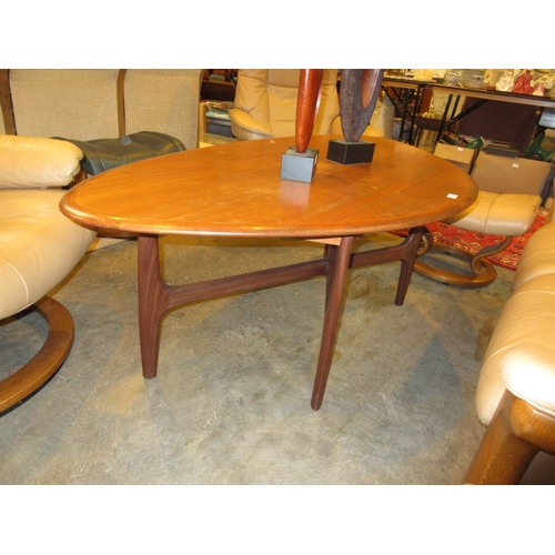 628 - Mid 20th Century Teak Shaped Top Coffee Table, 151x81x55cm h
