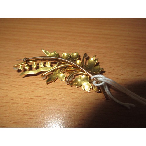 377 - Victorian Seed Pearl Brooch, 13.59g, not hallmarked, in original fitted case