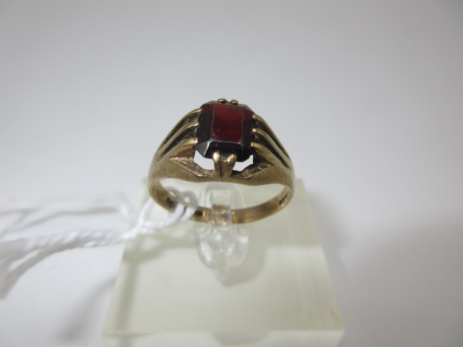 9ct Gold Red Stone Ring, 4.42g, Size S/T