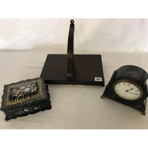 261 - A Regency rosewood and brass inlaid clock bracket, a mantel clock in a lacquered case and a papier m... 