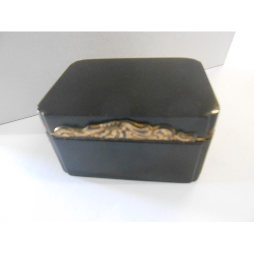 255 - A Georgian tortoiseshell snuff box, the lid inset gold and diamonds to floral design - 2 1/4in. dia.... 