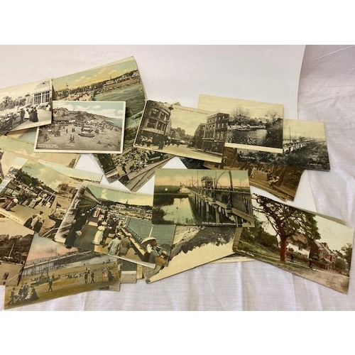 46 - A collection of black and white and coloured postcards depicting views of the local area including B... 