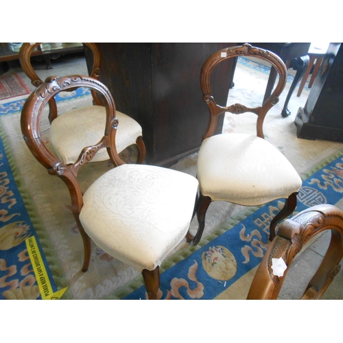 70 - A set of five Victorian mahogany framed dining chairs with balloon shaped backs, carved centre splat... 