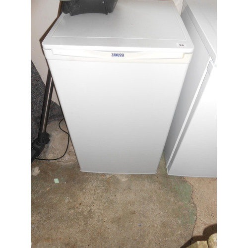 90 - A Zanussi under counter freezer