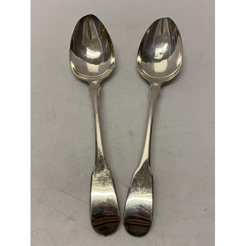 180 - A pair of silver tablespoons with fiddle pattern handles - London 1800, makers marks for William Ele... 