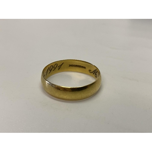 204 - An 18ct. gold wedding ring