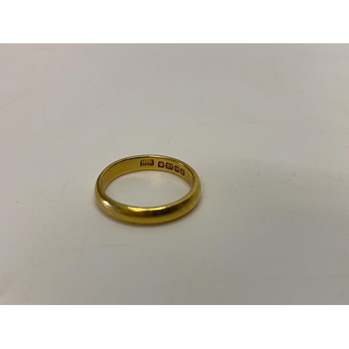 205 - A 22ct. gold wedding band