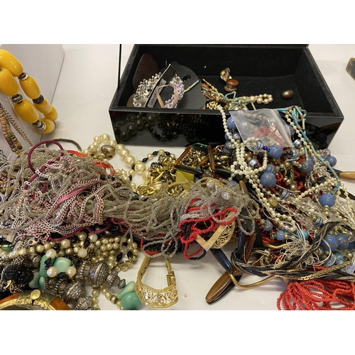 231 - A black and mirrored jewellery box and a large quantity of bead and other necklaces and pendants etc... 