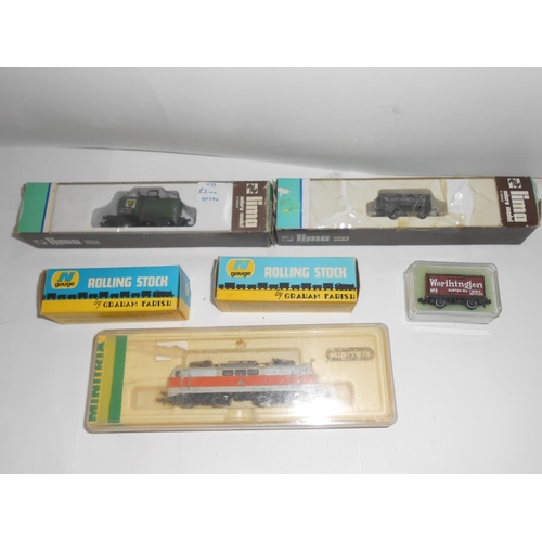 352 - A Minitrix railway engine and a selection of rolling stock comprising:- four Rivarossi, seven Lima, ... 