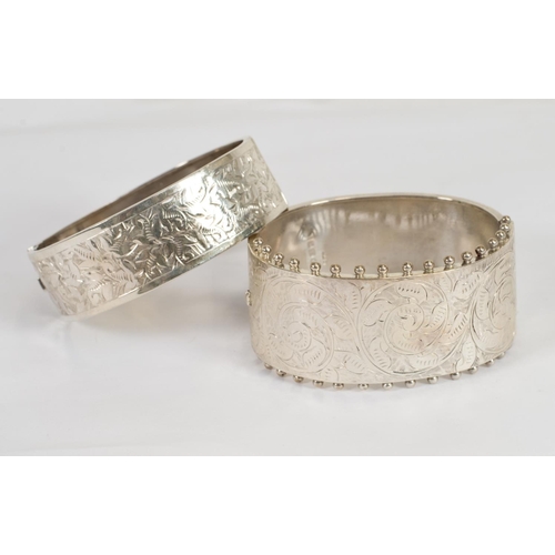 169 - A Victorian silver hinged bangle with engraved decoration to the top - Birmingham 1884, makers marks... 