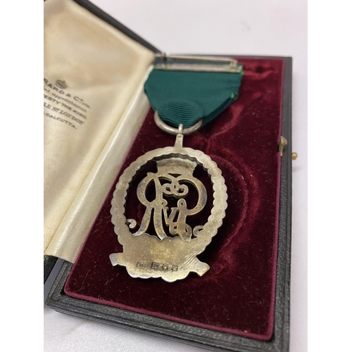 250 - A George V Royal Naval Reserve decoration (plain green ribbon) in fitted box