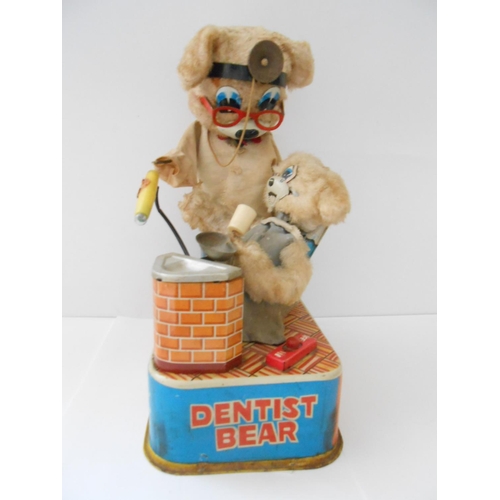 352 - An S&E Japanese battery operated 'Dentist Bear' - 9 1/2in. high and 6in. wide