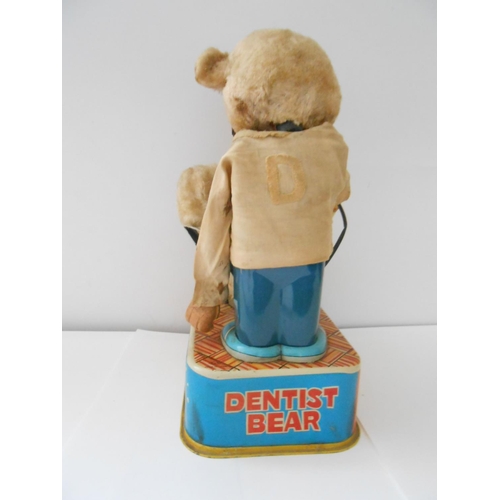 352 - An S&E Japanese battery operated 'Dentist Bear' - 9 1/2in. high and 6in. wide