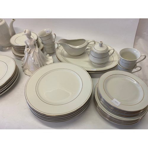 142 - An Artist Treasure white glazed porcelain part dinner service and four Leonard figures, boxed