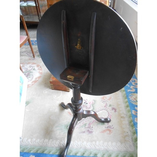 45 - A Georgian mahogany table with circular snap top, on gun barrel column and three downswept legs term... 