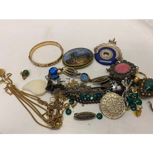 270 - A selection of costume jewellery including a lapis and silver pendant, short silver Albert with Geor... 