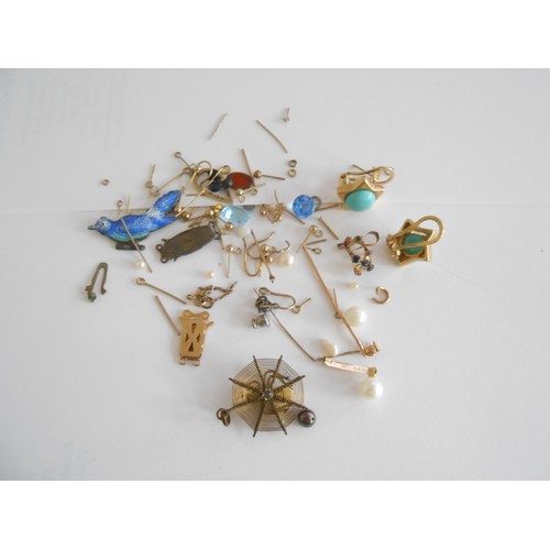 208 - A selection of scrap 9ct. gold and other items