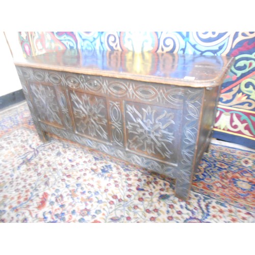 61 - An antique oak coffer with hinged lid, later rounded corners, three carved panels to the front - 46i... 