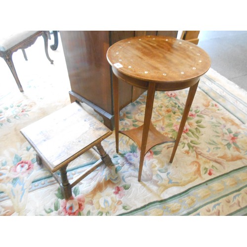 90 - A mahogany occasional table with circular top, inlaid to leaf scrolls and mother of pearl flowers, o... 