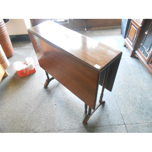 129 - An Edwardian mahogany Sutherland table fitted two deep rectangular drop flaps, on turned legs - 30in... 