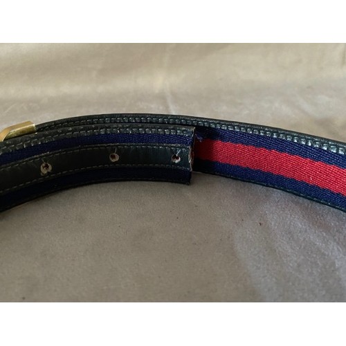 149 - A vintage Gucci navy leather belt with red and navy canvas to the reverse with gilt metal clasp - 35... 