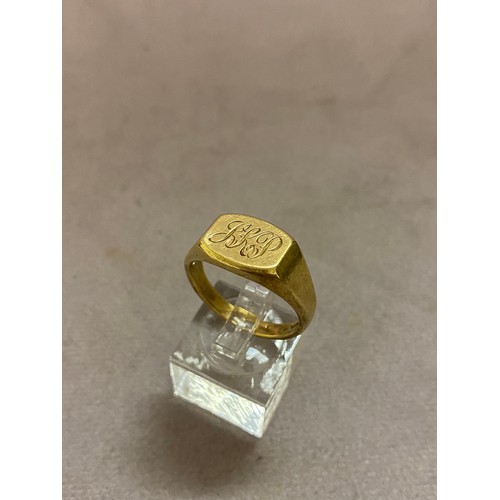 223 - A gentleman's 18ct. gold signet ring