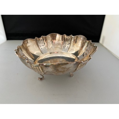 204 - A Walker and Hall silver bon bon dish with shaped border, alternate pierced panels, on three scroll ... 