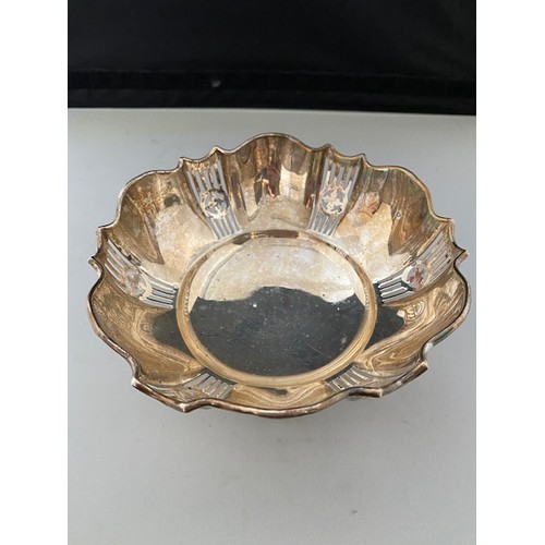 204 - A Walker and Hall silver bon bon dish with shaped border, alternate pierced panels, on three scroll ... 