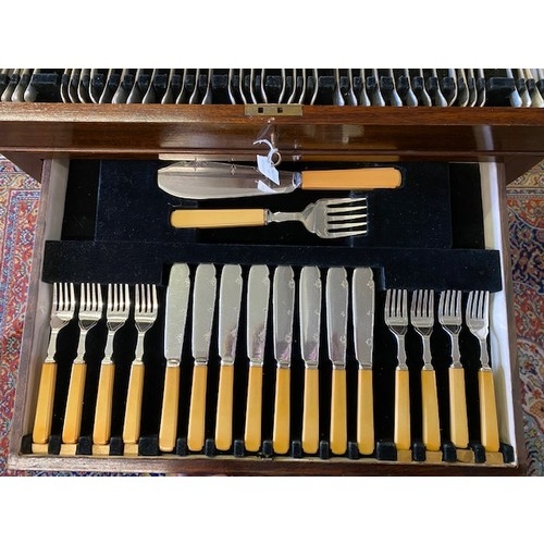 212 - A canteen of Viners silver flatware comprising:- eight soup spoons, four table spoons, eight dessert... 