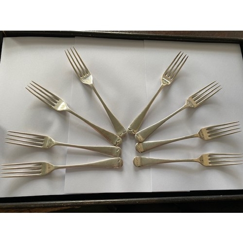 212 - A canteen of Viners silver flatware comprising:- eight soup spoons, four table spoons, eight dessert... 