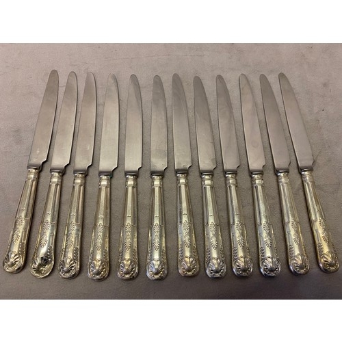 183 - A selection of twelve dessert knives with Kings pattern silver handles - London 1962