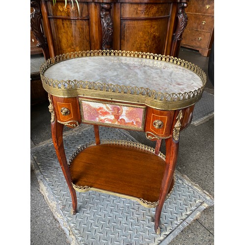 75 - A reproduction French style kidney shaped side table with marble top, fitted frieze drawer with porc... 