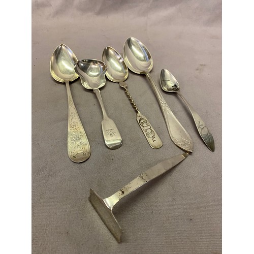 184 - A Victorian silver preseve spoon, a child's silver pusher and four Norwegian silver spoons various